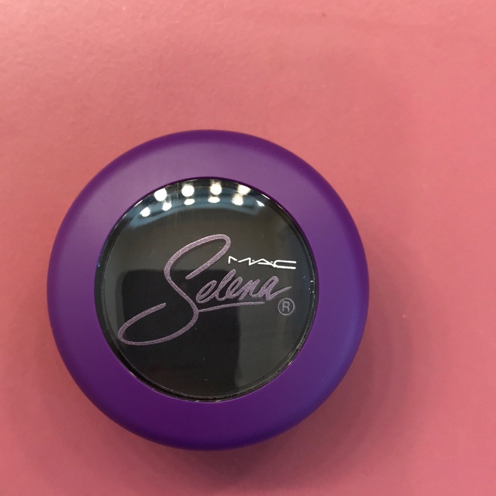 MAC SELENA EYE SHADOW